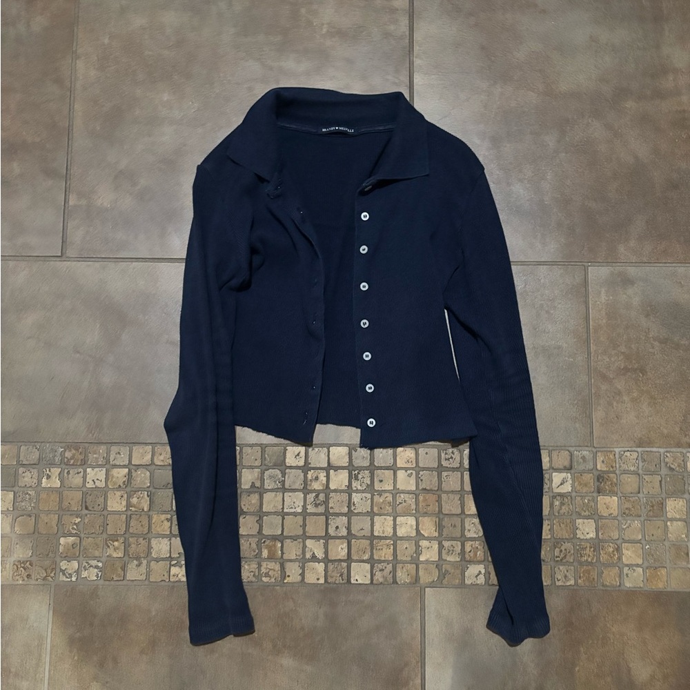 BRANDY MELVILLE CROPPED BUTTON UP